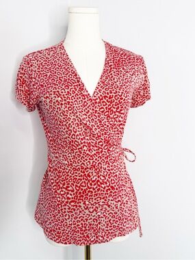 Kettlewell Wrap Top Medium Red Pink Leopard Print Stretch V-Neck Short Sleeve